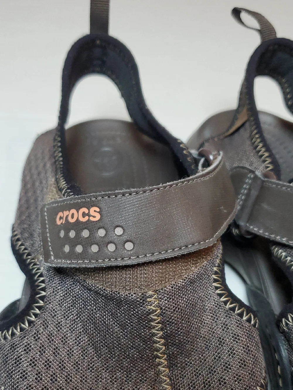 CROCS Men's Swiftwater Mesh Deck Sandals Brown Size 11 Slip On Comfort Low Top - Picture 3 of 8